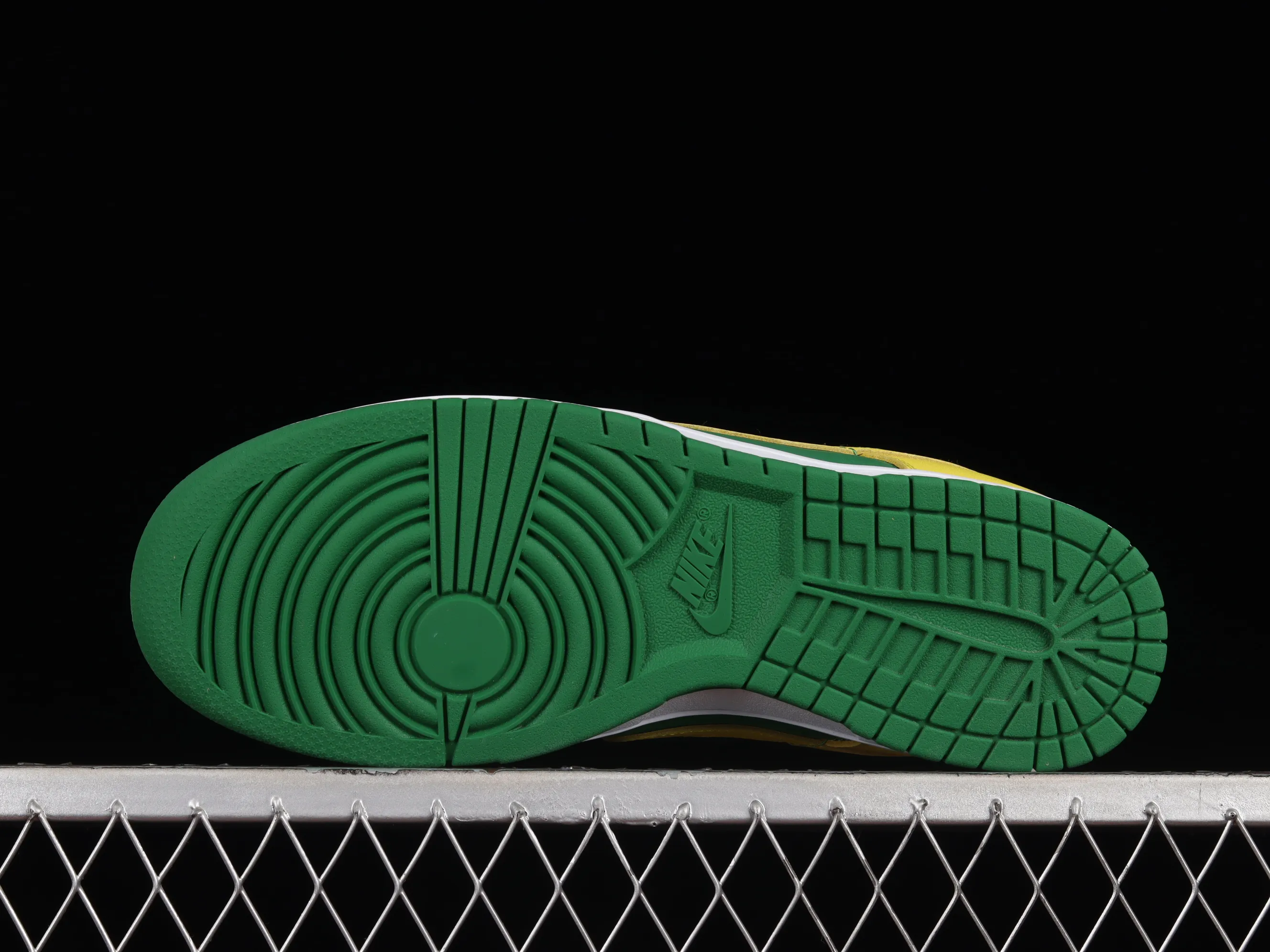 All categories Nk SB Dunk series Nk SB Dunk Low low-top sneakers C version Nk SB Dunk Low "Reverse Brazil" Passionate Samba Brazil SB low-top sports and leisure sneakers DV0833-300